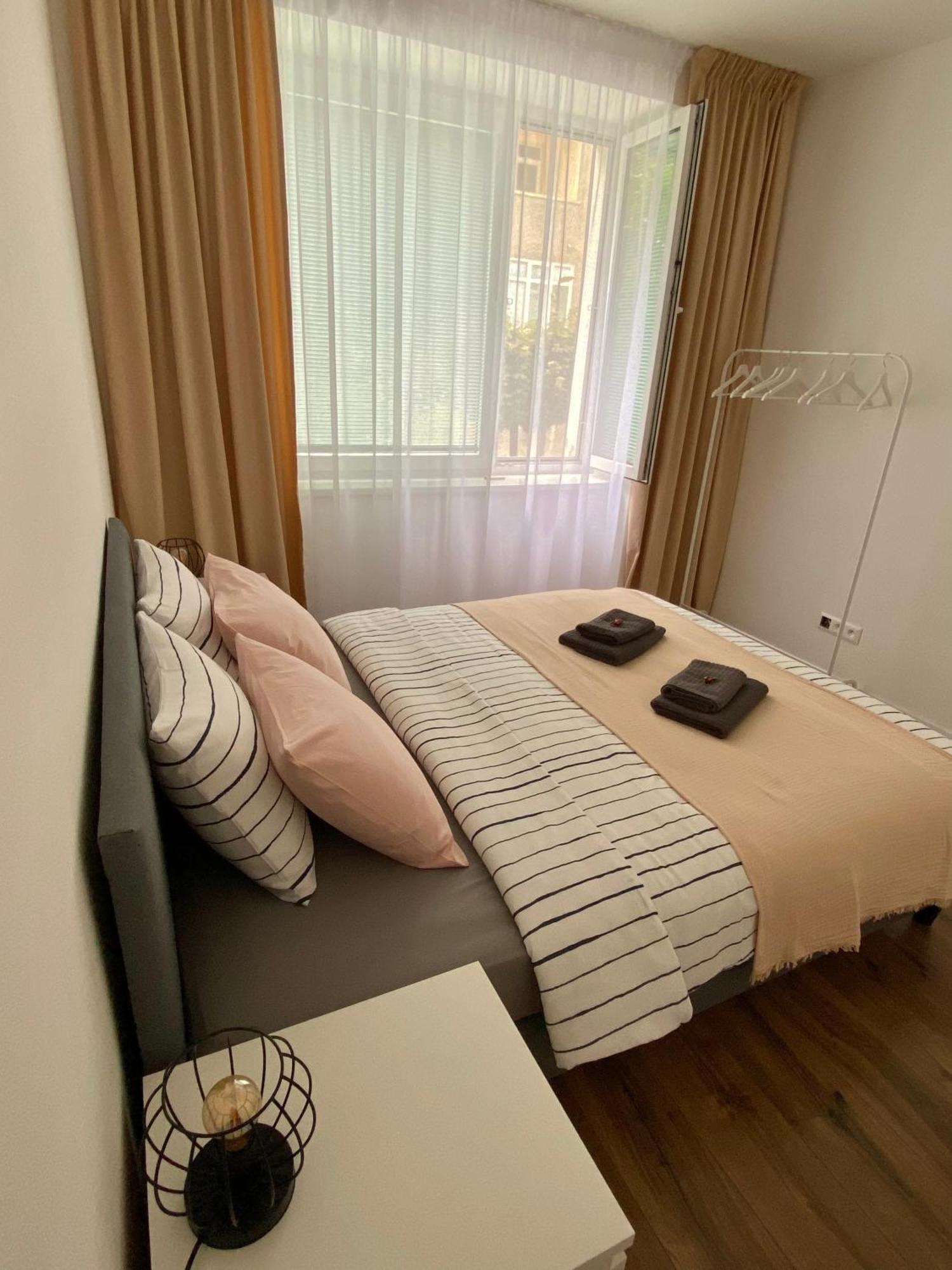 Apartment Robotnicka - 2 Bathrooms, 2 Bedrooms 반스카비스트리카 외부 사진